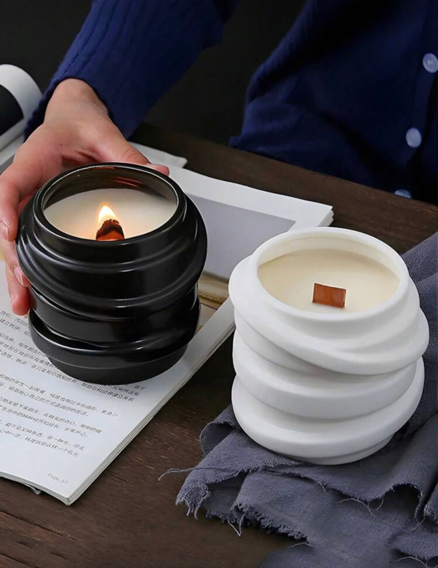 Contenitore artigianale in gesso – Design ondulato