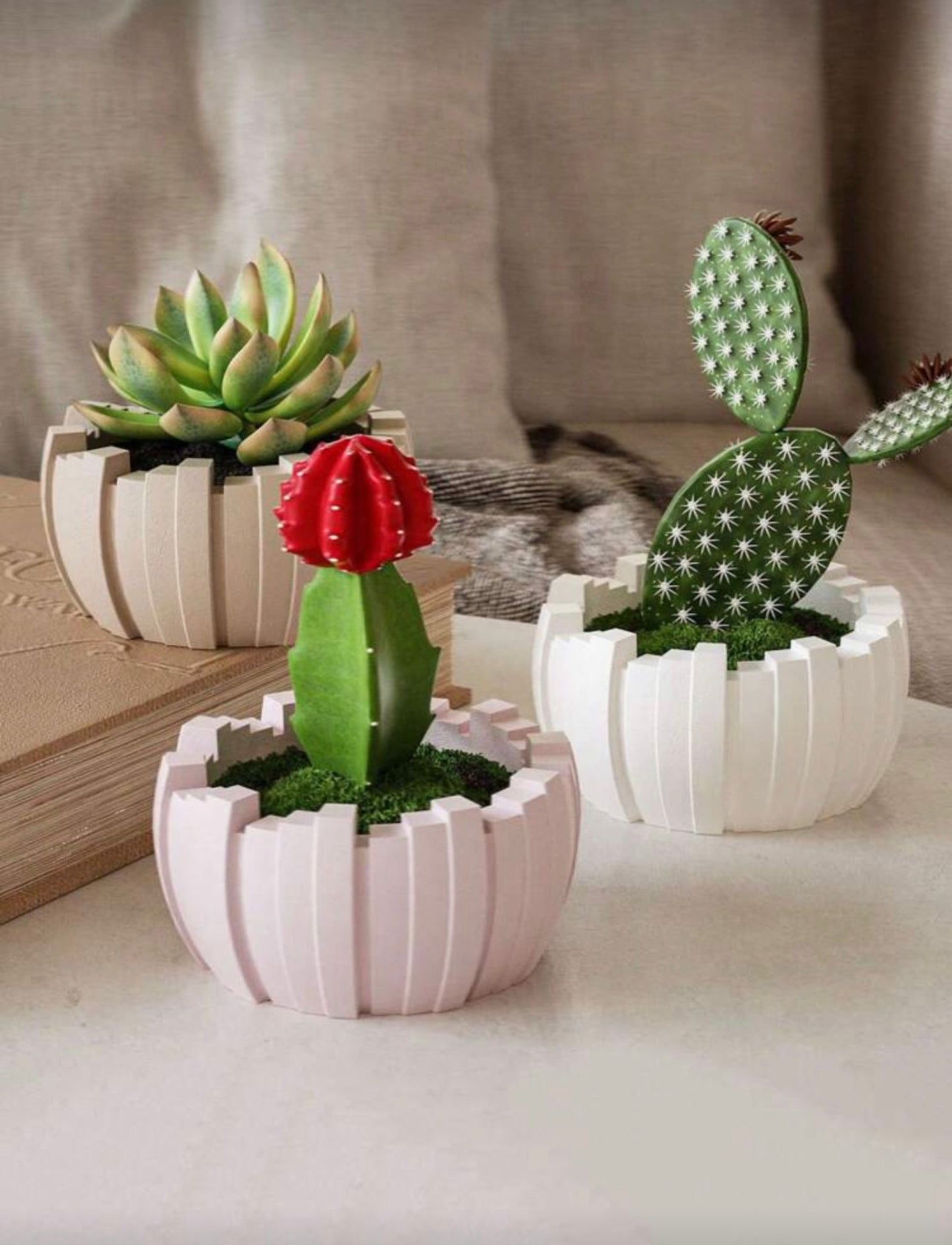 Contenitore artigianale in gesso – Design geometrico