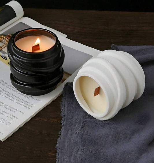 Contenitore artigianale in gesso – Design ondulato