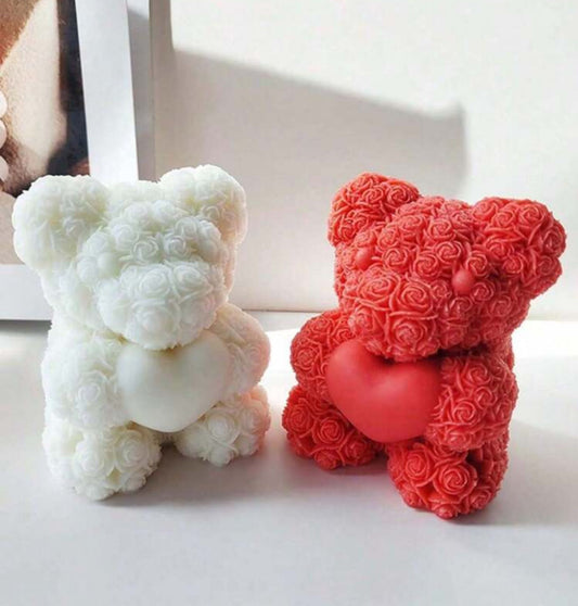 Candela artigianale orsetto con cuore in rilievo